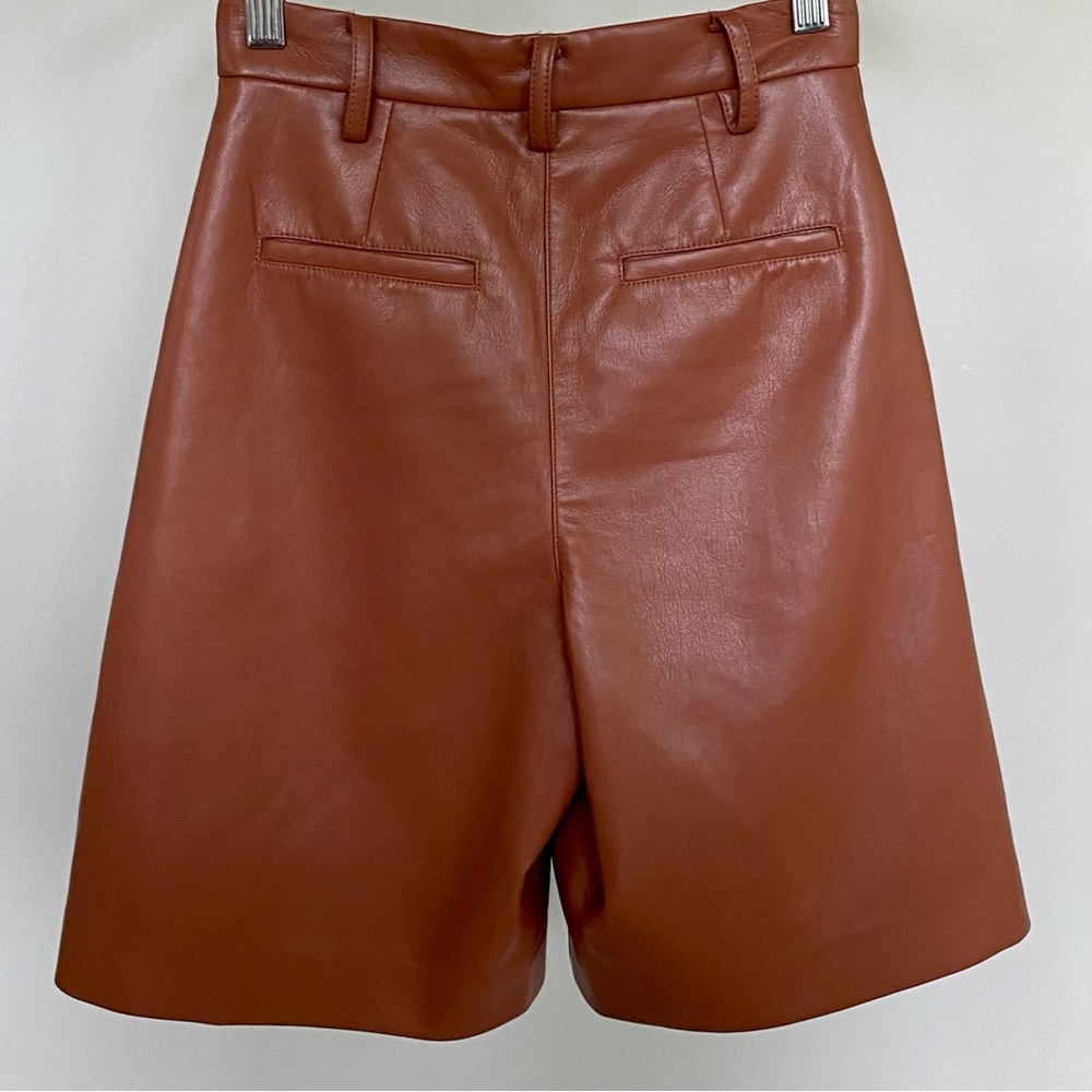 Aritzia Babaton Limerick high-waisted vegan leather shorts. 🤎 - Picture 4 of 6